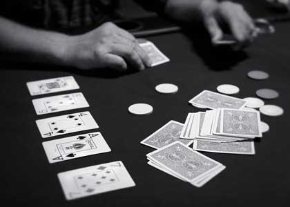 ミシシッピポーカー：奇跡と戦略が交錯するカードゲーム